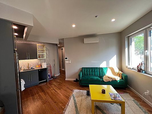 2nd image of 13 Garden St APT 3C