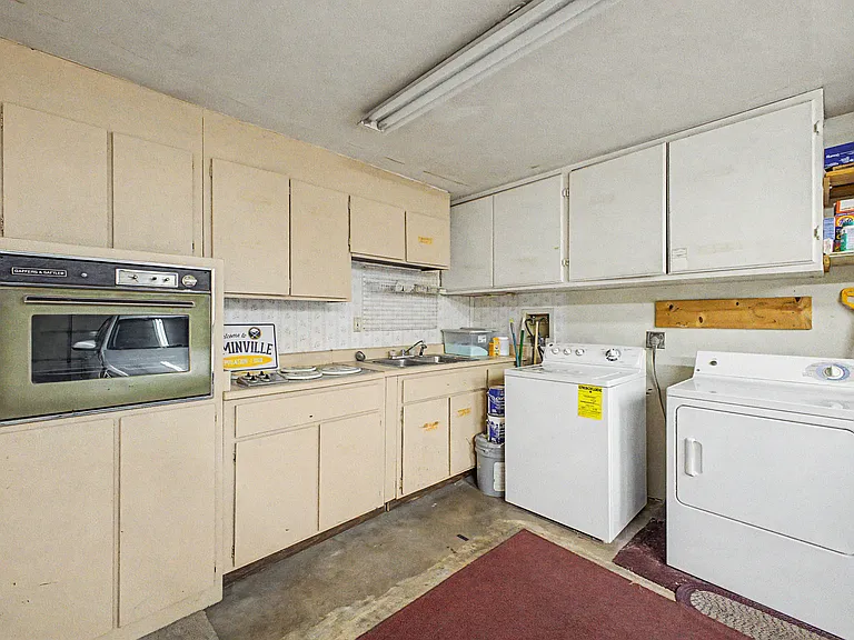 13832 N 17th Ave — Photo 32