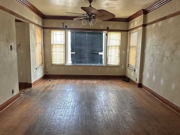 4th image of 1652 N Laramie Ave