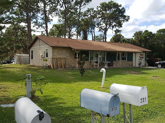 3rd image of 202 Pineglen Ct