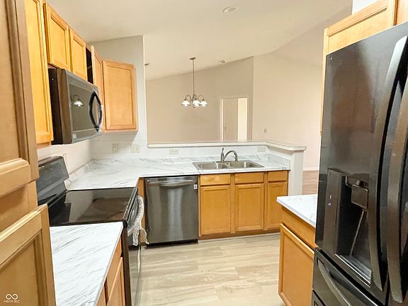 3rd image of 9820 Legends Creek Dr