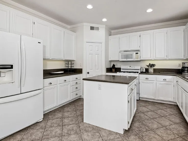 6057 Paseo Carreta — Photo 12