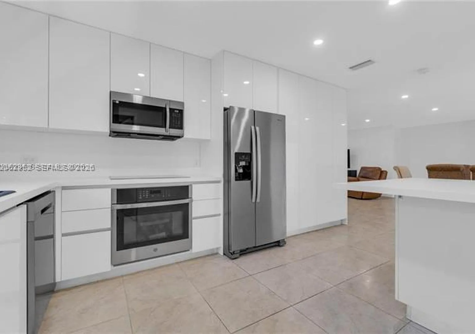 806 NE 4th St # 806, Hallandale Beach, FL 33009 — Photo 1