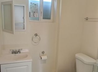 714 1/2 S Vicentia Ave #B, Corona, CA 92882