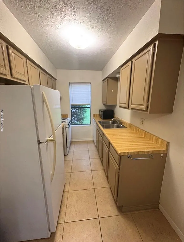2 bed, 811 sqft, $1,000 — Photo 4