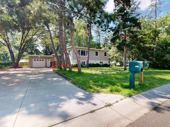 3003 Greenbrier St, Little Canada, MN 55117