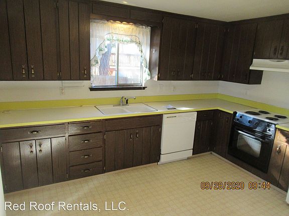 3rd image of 2753 Cambridge Dr