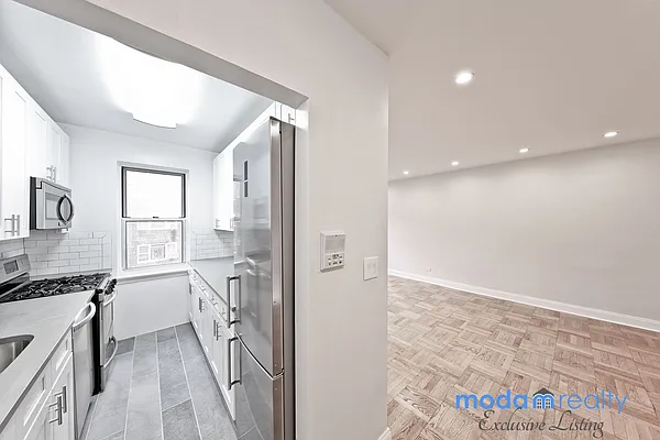 Sold by Moda Realty | media 5