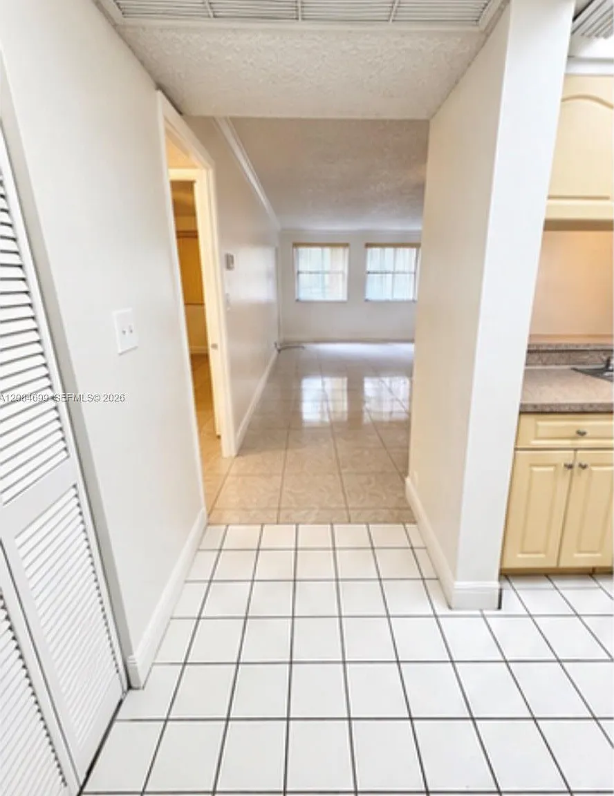 Las Vistas At Doral Condo — Photo 2
