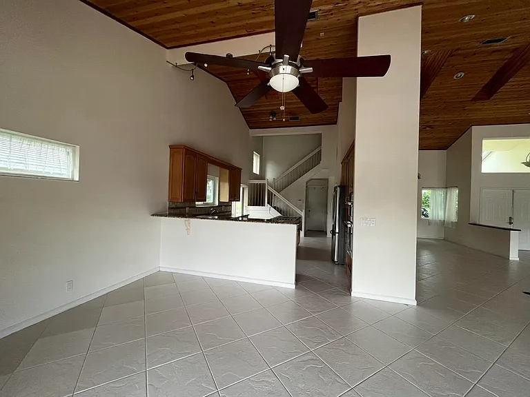 4020 NW 24th Ter — Photo 10