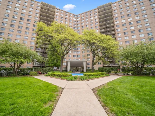 7033 N Kedzie Ave APT 815, Chicago, IL 60645