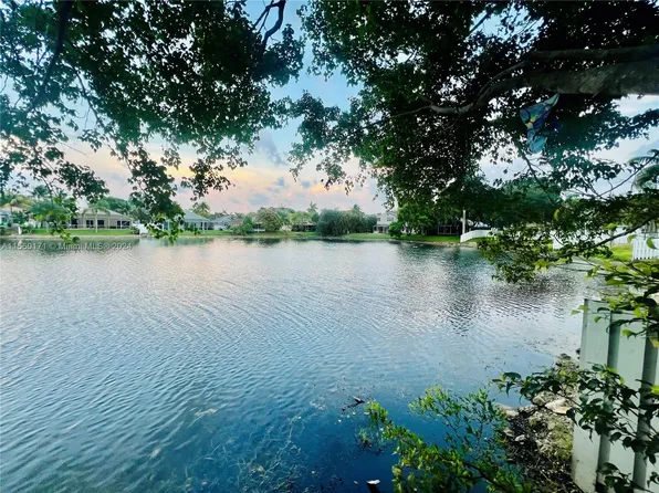 10773 Lago Welleby Dr, Fort Lauderdale, FL 33351