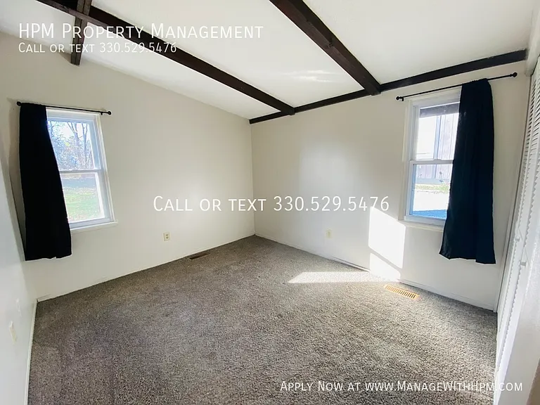511 Wrexham Ave SW — Photo 12