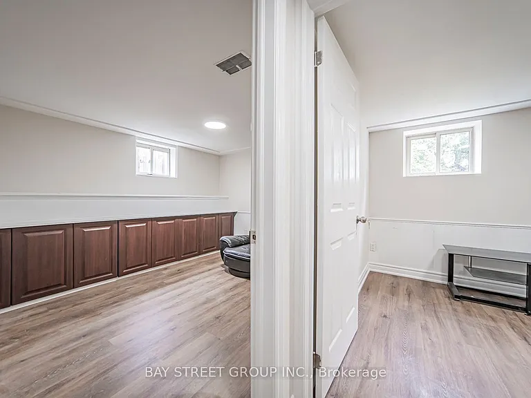 538 Queens Dr #BASEMENT — Photo 23