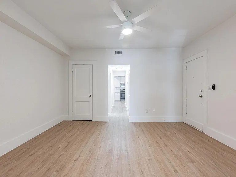 224 S Melville Ave — Photo 7