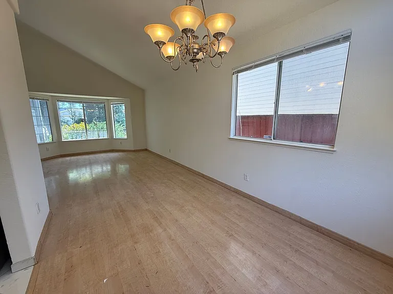 581 Hellyer Ave — Photo 5