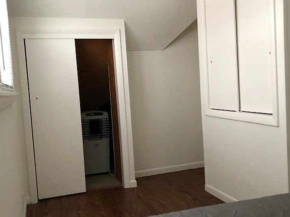 4th image of 922 Howard Ave
