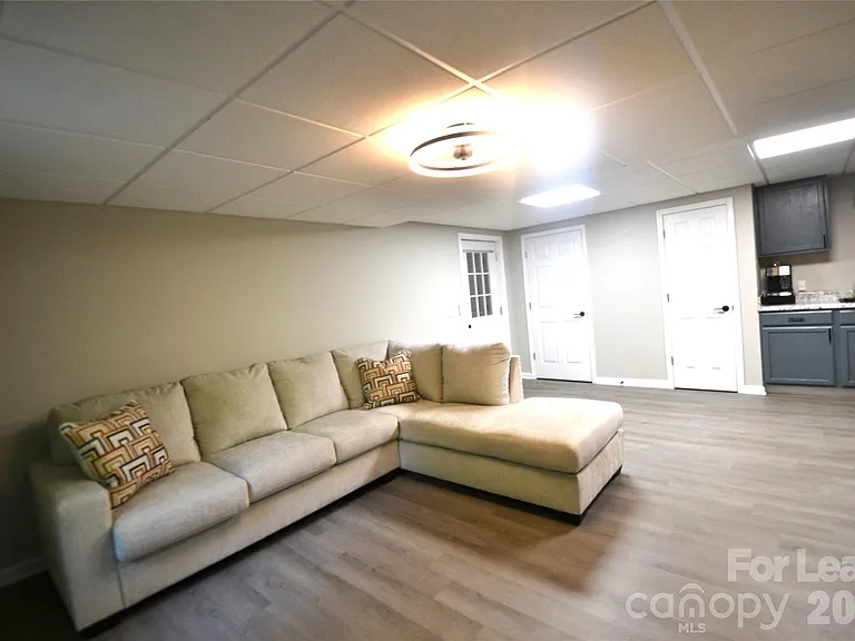120 Cardinal Dr N — Photo 8