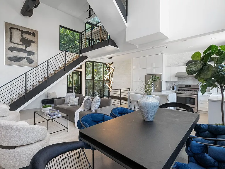 1037 N Laurel Ave #19C — Photo 51