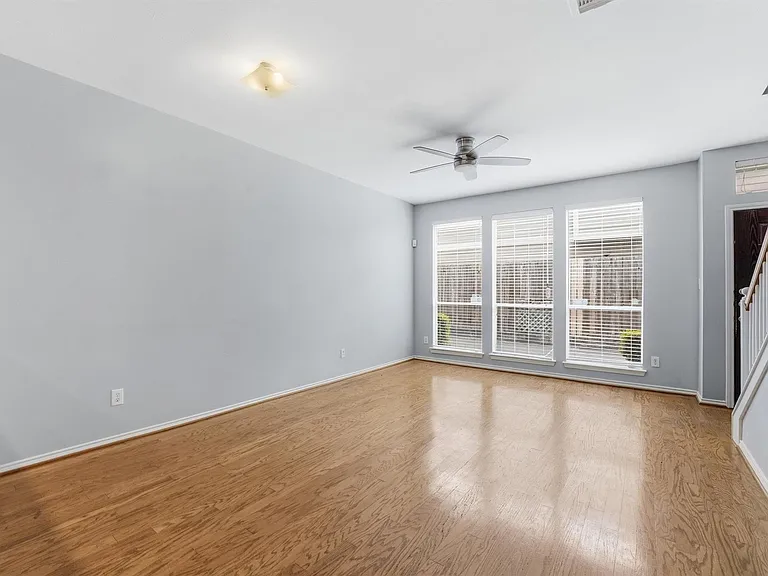 1507 Sutton St — Photo 5
