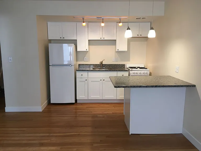 1639 N Farwell Ave — Photo 1