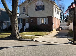 250 Paschal Ave, Franklin Square, NY 11010