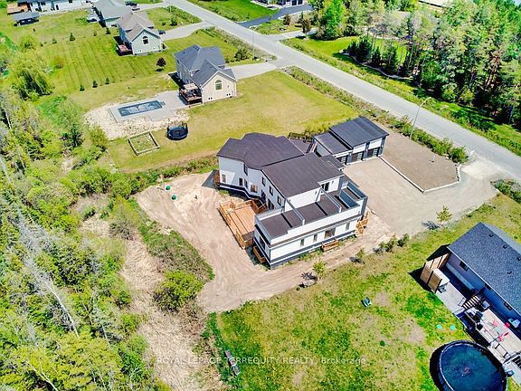 3rd image of 9 Rustlewood Ave