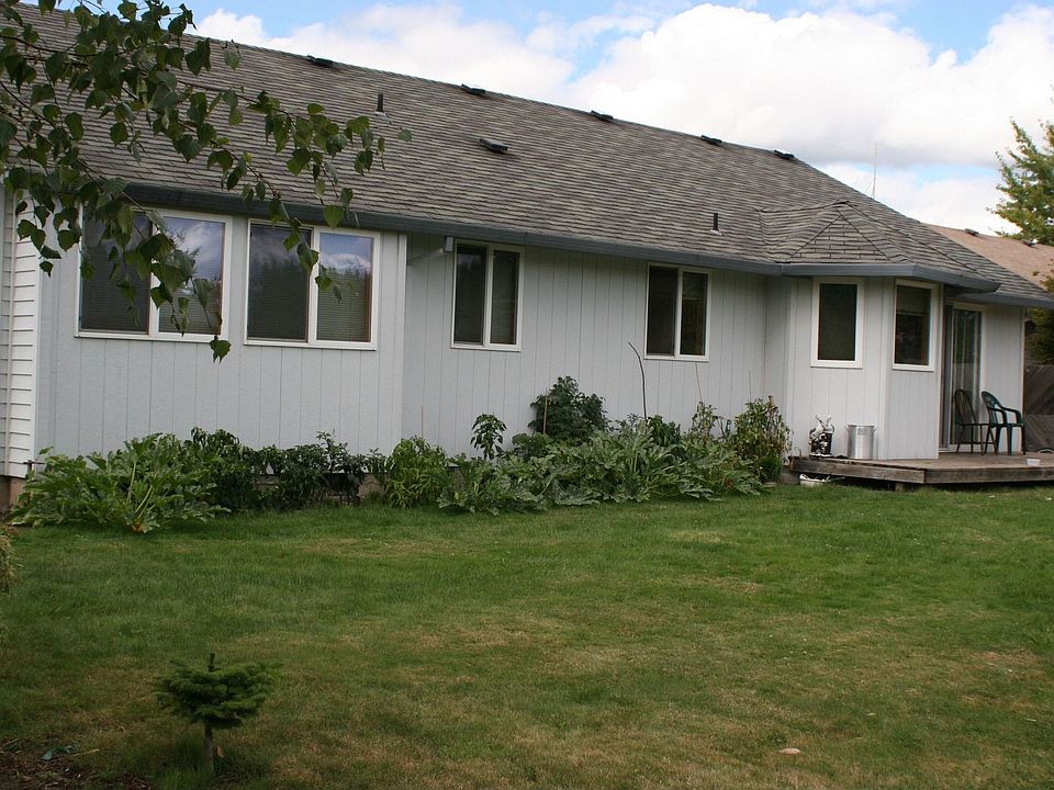 2nd image of 276 SW Manzanita St
