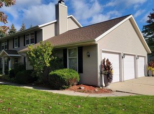 1967 Emerald Dr, Green Bay, WI 54311