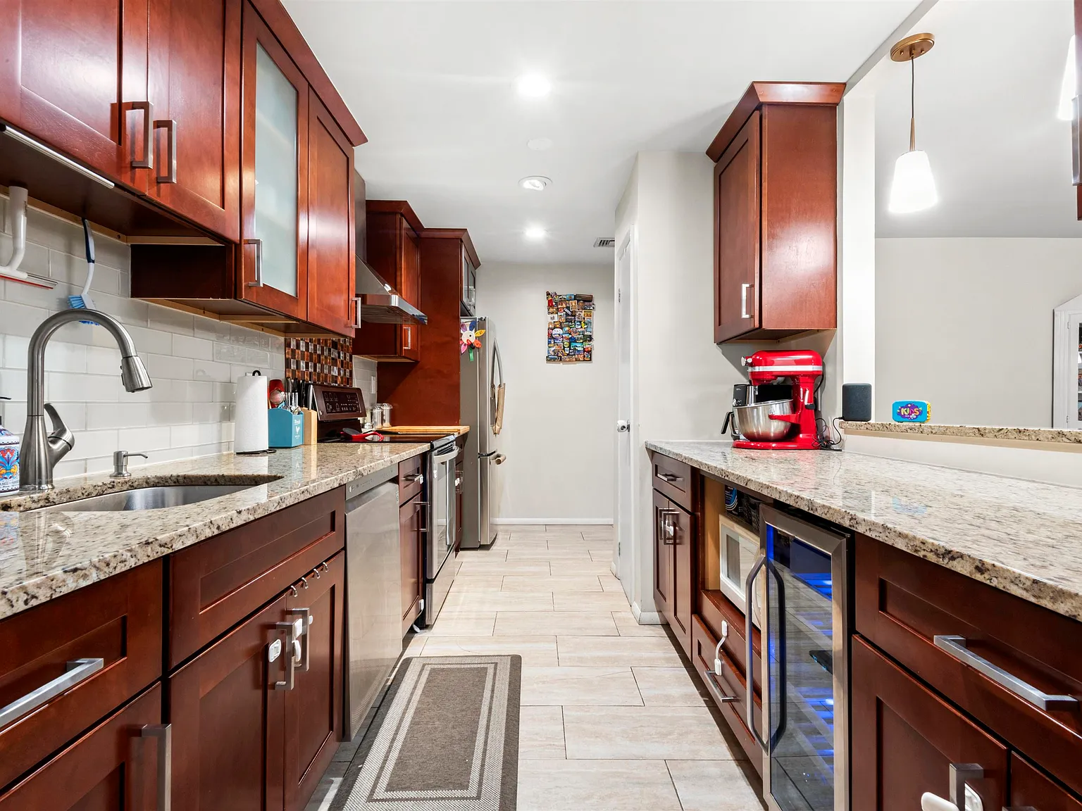 2 bed, 2.0 bath, 1300 sqft, $3,500 — Photo 2