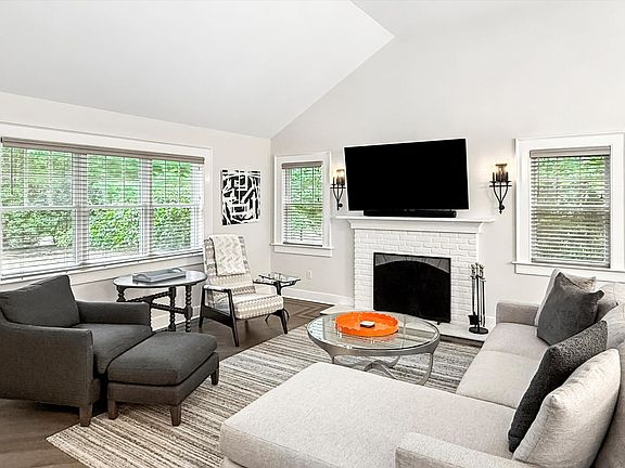 3rd image of 12 Orchard Ln