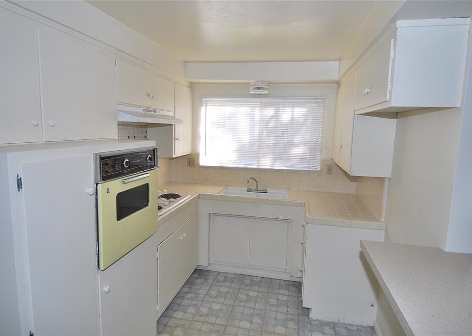 2nd image of 861 N Cypress St APT 5