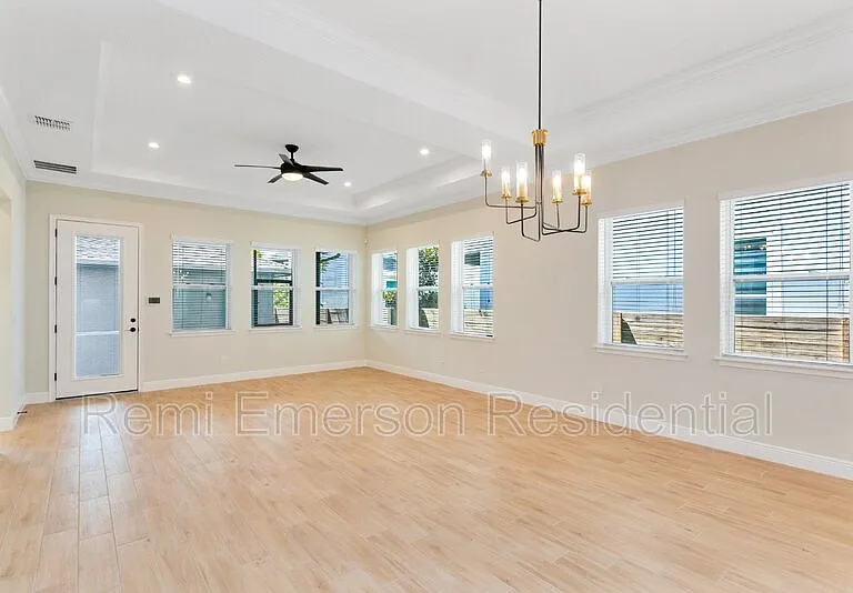 8828 Sperry St — Photo 5