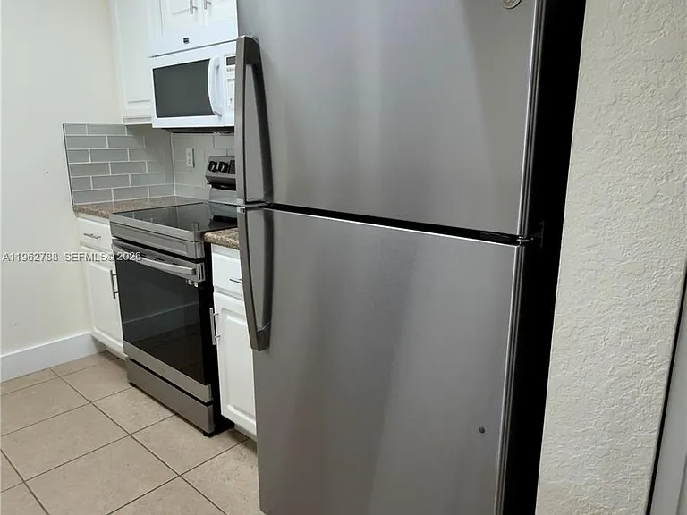 2811 N Oakland Forest Dr #102 — Photo 4
