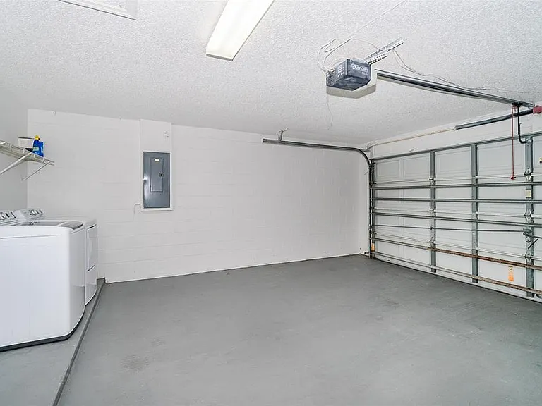 207 Langham Dr — Photo 23