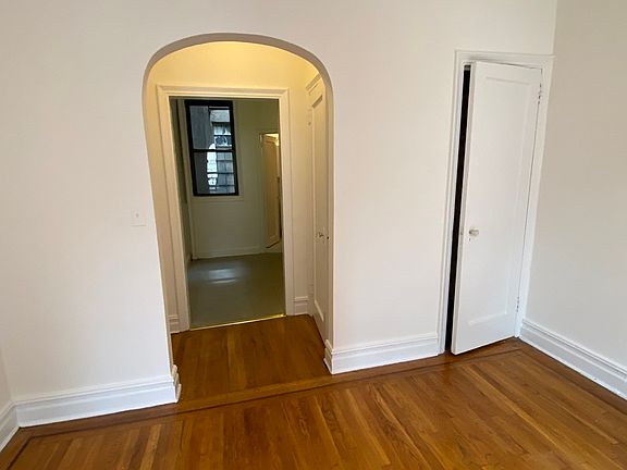 4th image of 421 E 80th St #D4