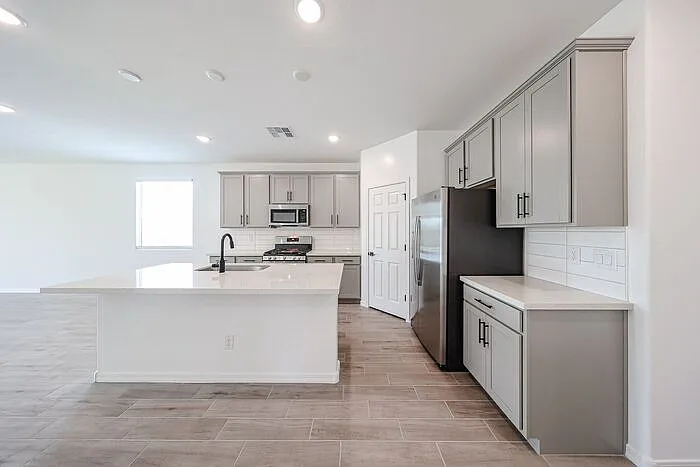 5633 W McNeil St — Photo 16