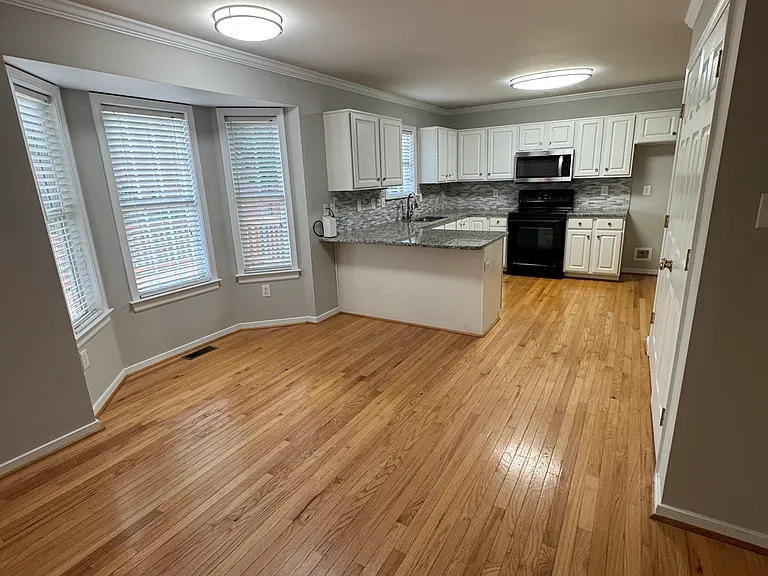 1902 Cornell Ave — Photo 6