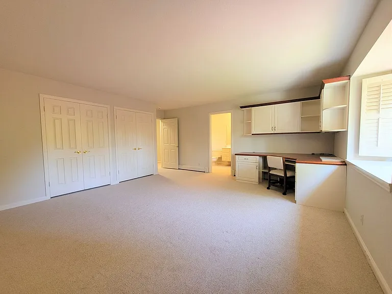 345 Selby Ln — Photo 17