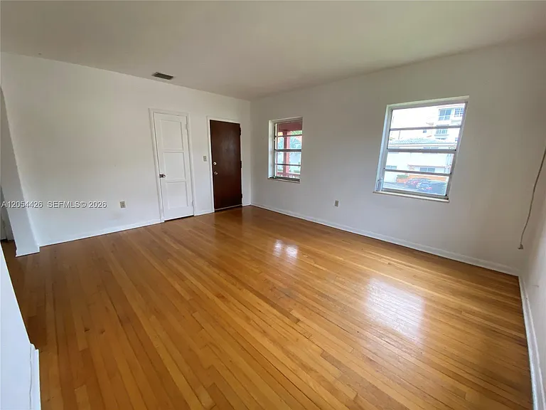 33 Madeira Ave #3 — Photo 2