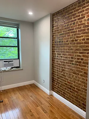 Rented by Halvatzis Realty | media 5