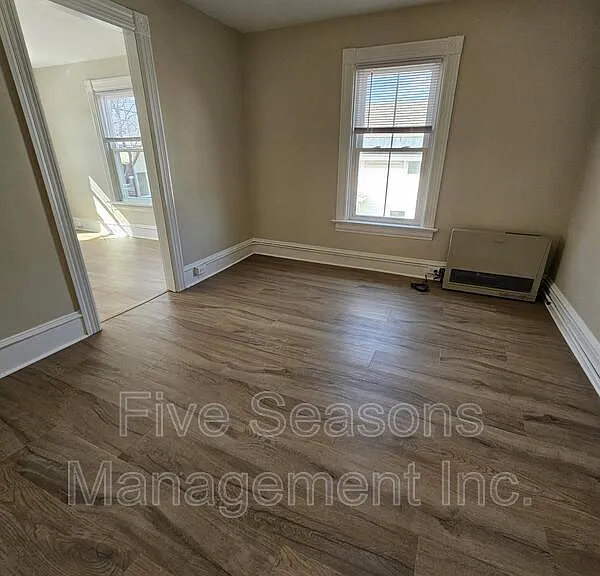 100-2 N Champlain St — Photo 3