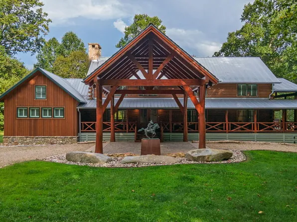 284 Coweeta Lake Cir, Otto, NC 28763