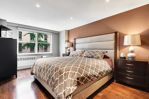 Sold by Douglas Elliman | media 17