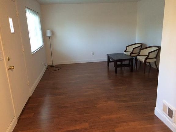 3rd image of 506 E Jarvis Ave