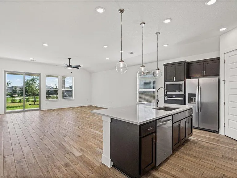 9704 Boathouse Dr — Photo 2