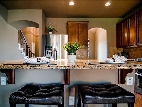 5th image of 5109 Datewood Ln