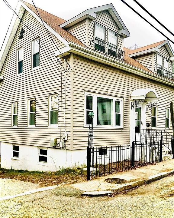 2nd image of 21 Touro St