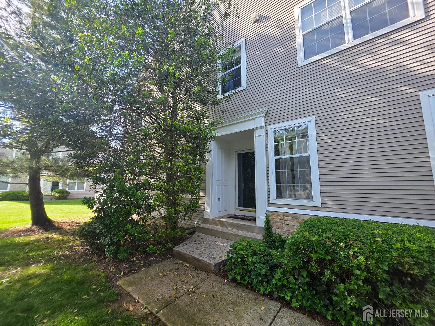 3 bed, 2.5 bath, 1822 sqft, $3,800 — Photo 2