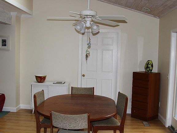 5th image of 107 Rock Ln